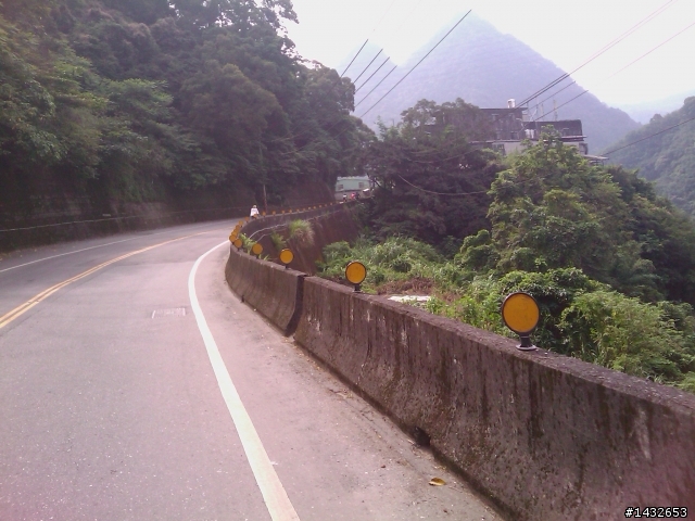 小3P--新店捷運站(台9)坪林(北42北43)平溪(106)南深路-->基隆河右岸車道-->士林