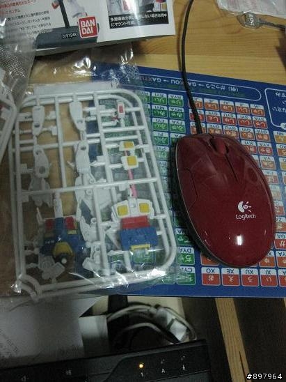 [開箱]看電影總要配的魷魚絲隨身包。RX-78-2 GUNDAM  1/200