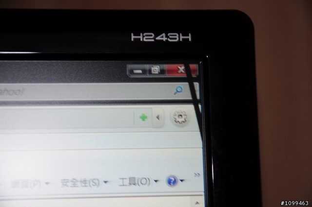 我的螢幕右上角怎麼了???(acre H243H)