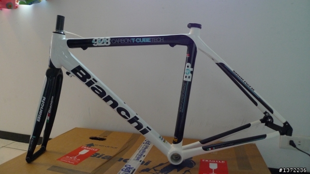 [開箱文] 2009 BIANCHI 928 T-CUBE FULL CARBON (在台灣沒看過的顏色)