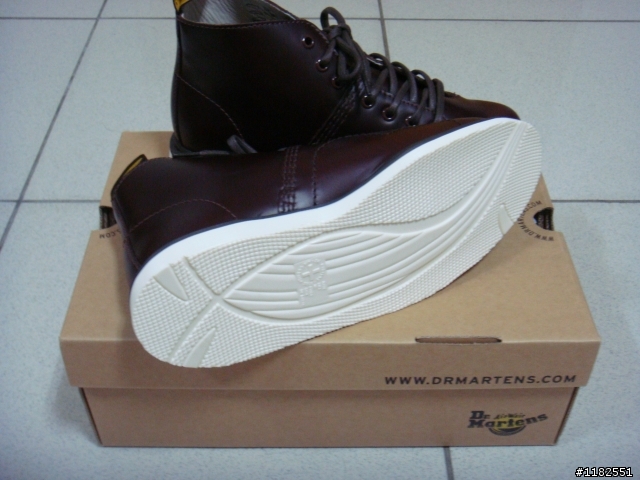 DR.MARTENS PHILIP 7孔靴+timberland經典雙眼帆船鞋(開箱分享.....圖多)