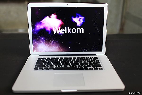 終於輪到我PO開箱文了..15" i7 霧面螢幕