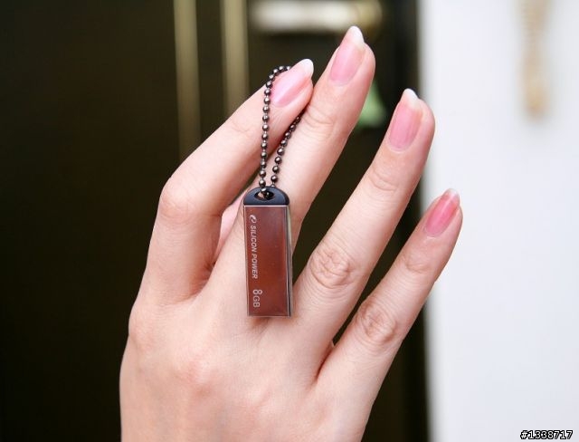 [開箱] bling bling迷你隨身碟入手！廣穎電通Touch 830分享