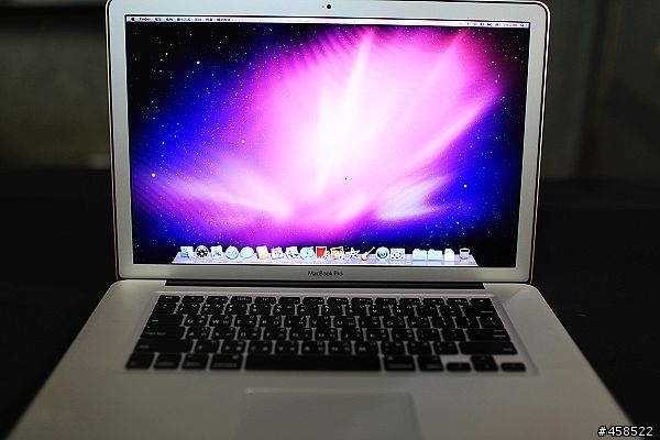 終於輪到我PO開箱文了..15" i7 霧面螢幕