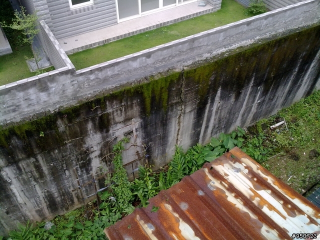 (附圖)這樣的擋土牆有危險嗎?