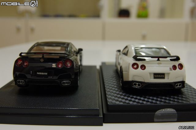 1/43 的 EBBRO 與 HPI 的比較圖