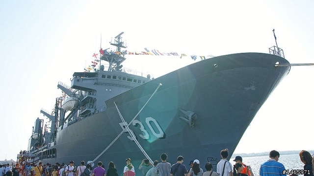 乘長風~破巨浪~我海軍~勇向前航......海軍敦睦艦在安平商港!!!
