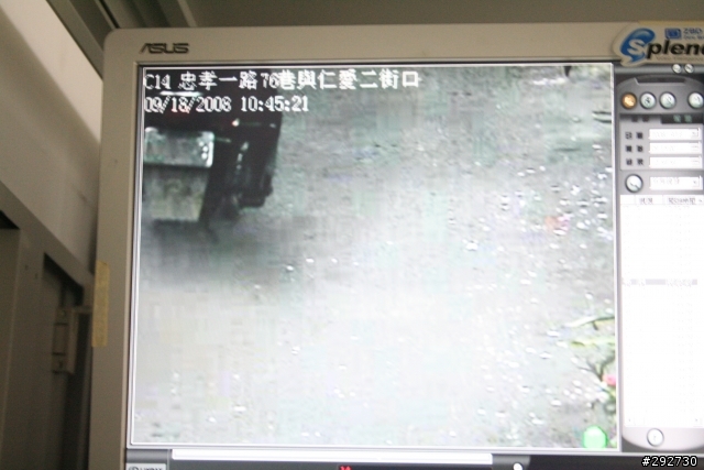 幫幫忙~緊急事件!!!!請各位"柯南"大大幫幫忙!!!(還原車牌,找出小偷)