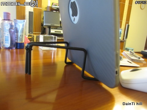 便宜又好用的 ipad "書架"