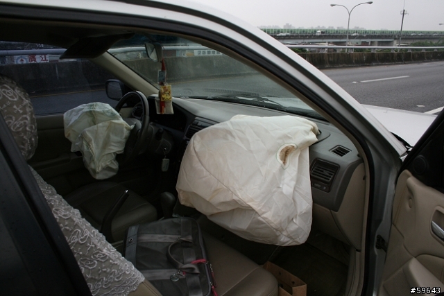 徵求目擊者  5/10早上8:15中山高汐五高架路段南下22.4公里處