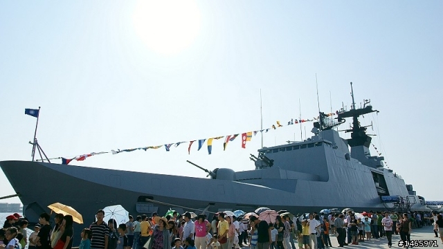 乘長風~破巨浪~我海軍~勇向前航......海軍敦睦艦在安平商港!!!