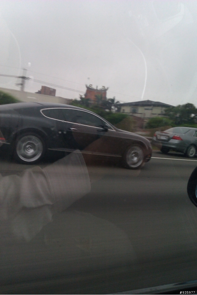 今早遇見的Bentley Continental GT