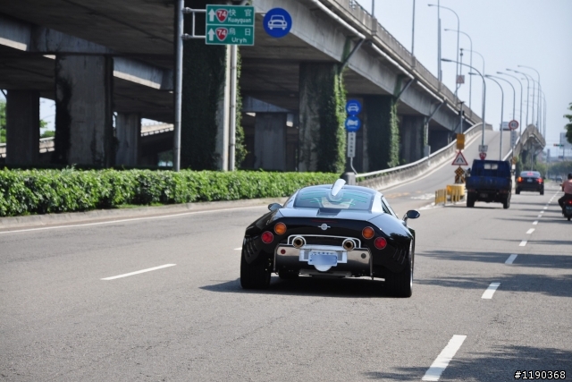 全台唯一跑車~~~再度現身!