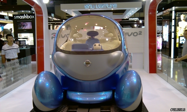 在高雄左營新光三越看到未來概念車''pivo2''
