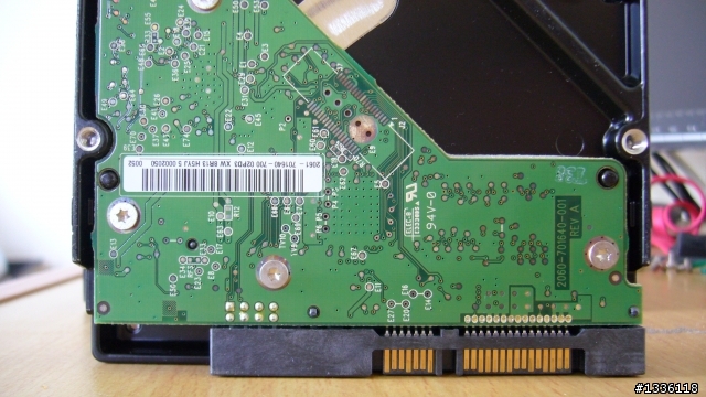 WD 10EALS 防靜電包未拆 PCB銀色接觸面有燒焦痕跡(附圖)