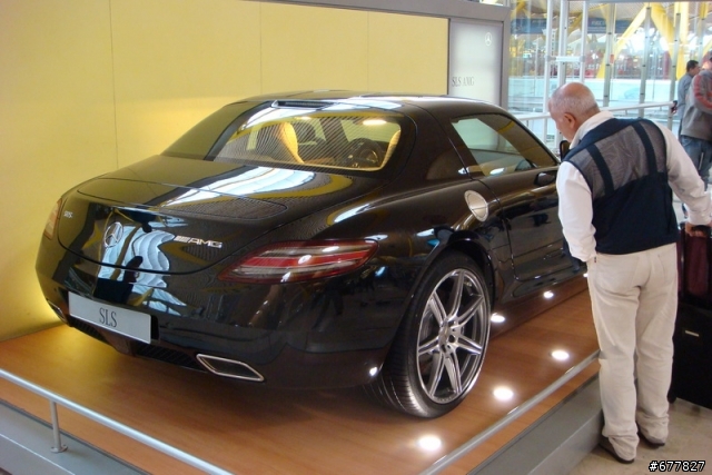 歐洲出差即時新增 Mercedes Benz SLS