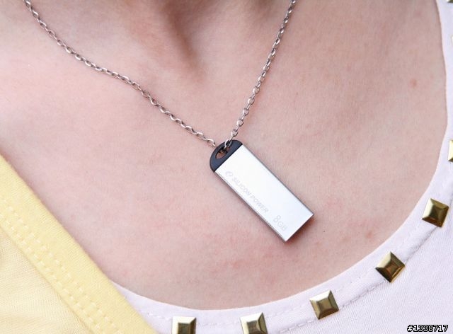 [開箱] bling bling迷你隨身碟入手！廣穎電通Touch 830分享