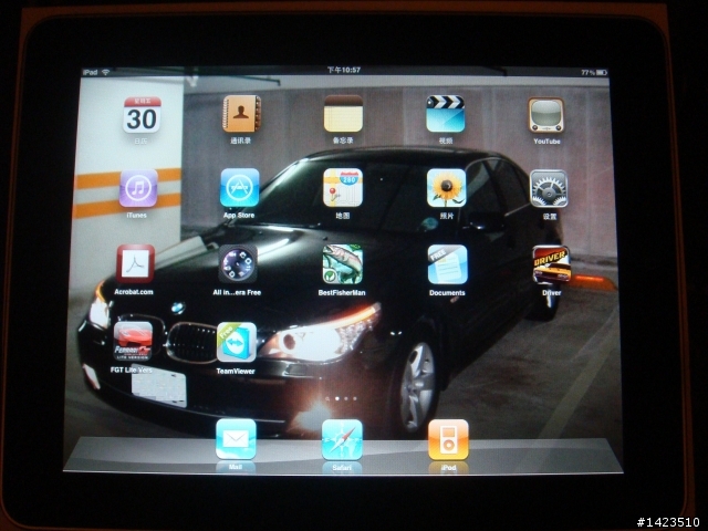 搶鮮美國帶回來的 iPad 16G 給小二女兒的新玩具