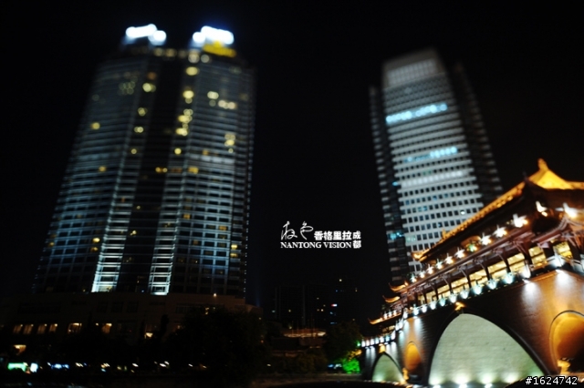 移轴夜色建筑