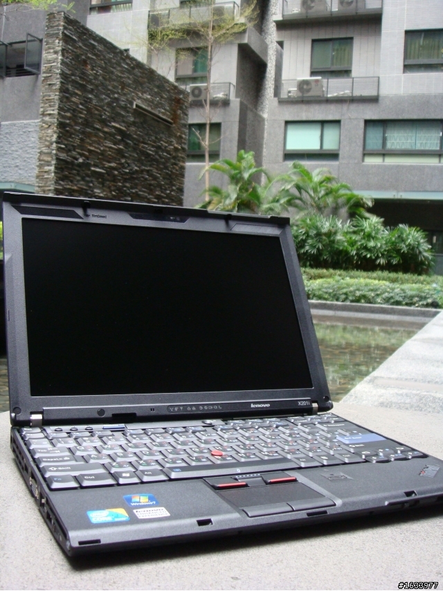 [開箱]ThinkPad X201i KCV 小黑風潮~~都會謎情