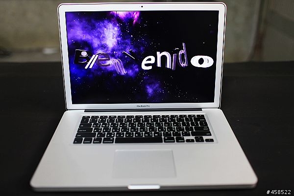 終於輪到我PO開箱文了..15" i7 霧面螢幕