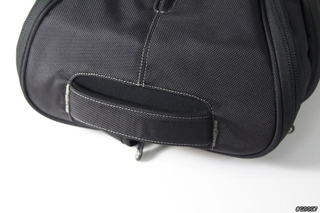 [分享]我的MBP17"的新家～Booq-Boa Squeeze