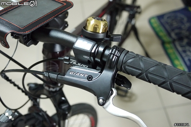 有著公路車大腳的登山車－GIANT ROAM1
