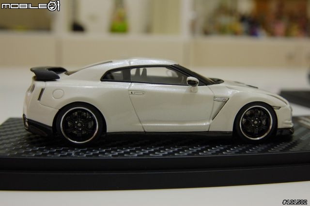 1/43 的 EBBRO 與 HPI 的比較圖