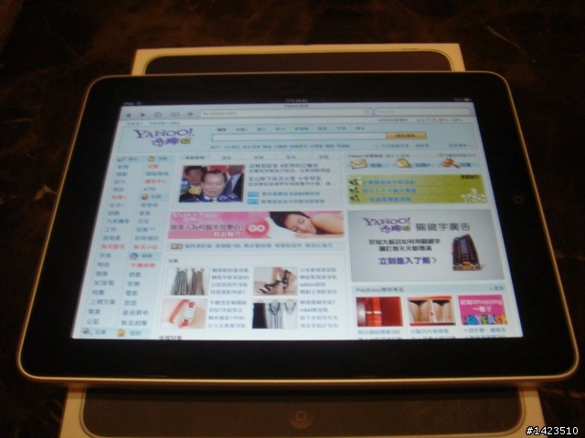 搶鮮美國帶回來的 iPad 16G 給小二女兒的新玩具
