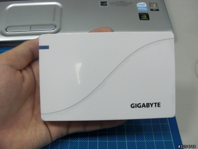 [新手不專業開箱]GIGABYTE Anvil PI GZ-PM640-W0R 2.5吋 640G 外接硬碟