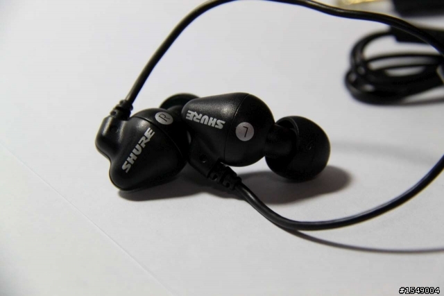 [開箱]耳道式耳機Shure SE102