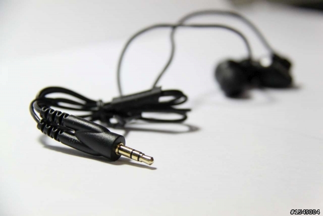 [開箱]耳道式耳機Shure SE102