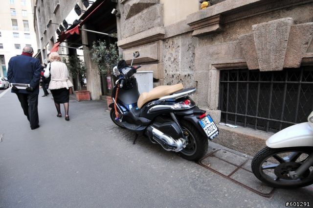 義大利米蘭 街上隨手拍到的機車