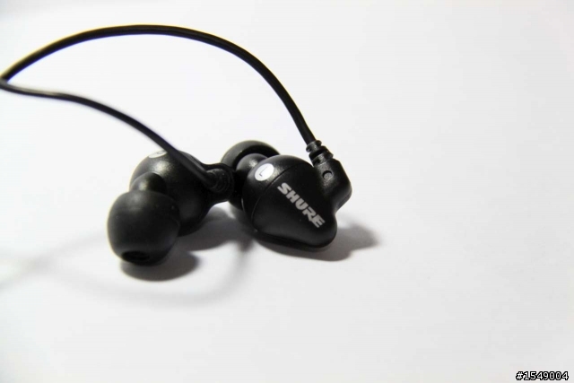 [開箱]耳道式耳機Shure SE102