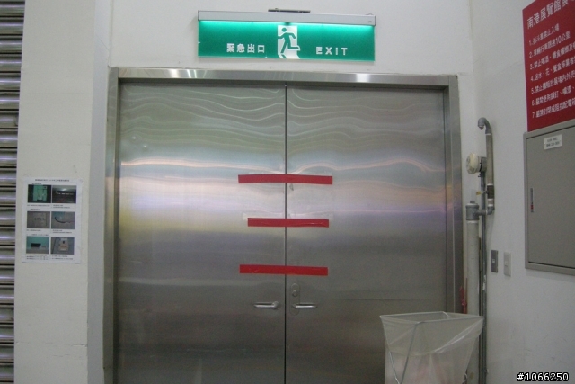 南港展覽館的緊急出口被封鎖