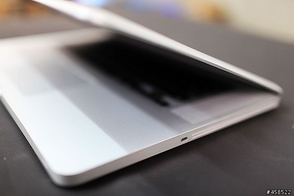 終於輪到我PO開箱文了..15" i7 霧面螢幕
