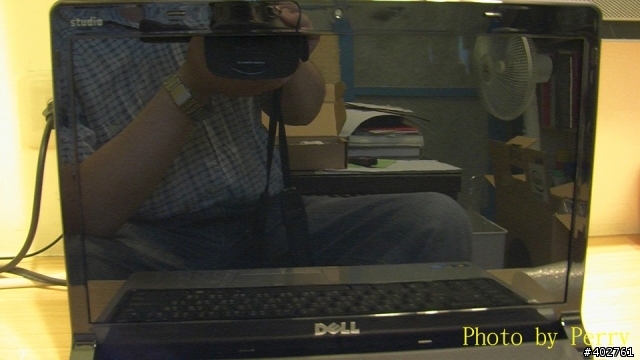 Dell Studio 1458我家的黑貓來開箱也是我的第一篇開箱文