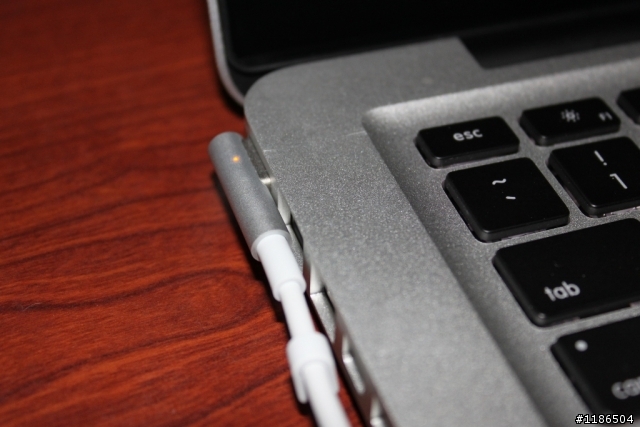 我也不等啦>___<   MBP13" 快速開箱!