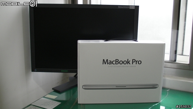 燦坤到貨之15"鏡面開箱和macbook舊款鏡面比較