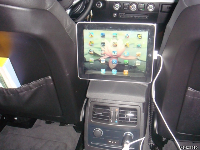 搶鮮美國帶回來的 iPad 16G 給小二女兒的新玩具