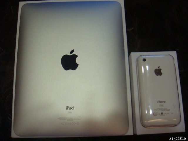 搶鮮美國帶回來的 iPad 16G 給小二女兒的新玩具