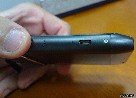 轉貼~32GB版本亮相 NOKIA-N8開箱照曝光