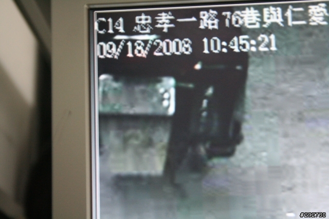 幫幫忙~緊急事件!!!!請各位"柯南"大大幫幫忙!!!(還原車牌,找出小偷)