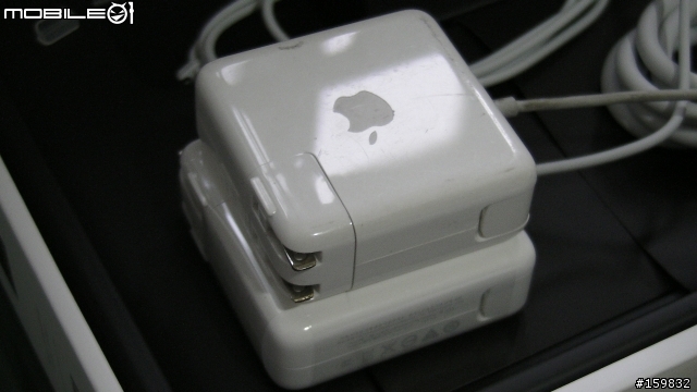 燦坤到貨之15"鏡面開箱和macbook舊款鏡面比較
