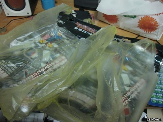 [開箱]看電影總要配的魷魚絲隨身包。RX-78-2 GUNDAM  1/200