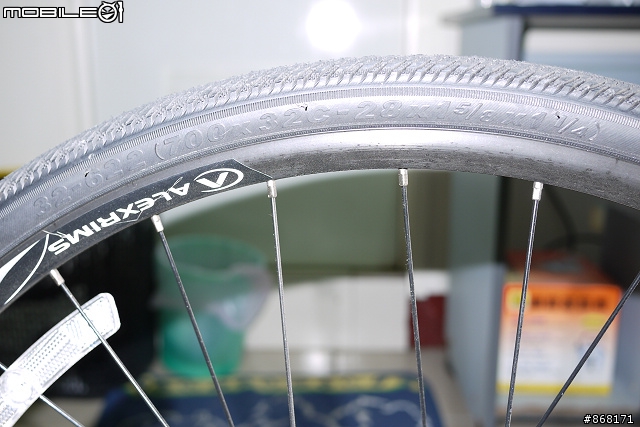 有著公路車大腳的登山車－GIANT ROAM1