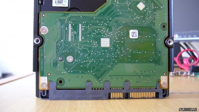 WD 10EALS 防靜電包未拆 PCB銀色接觸面有燒焦痕跡(附圖)