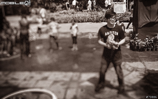 今年 四月份去出國用SONY 的 DC拍的照片，請問如果換5D2能夠再提升嗎？