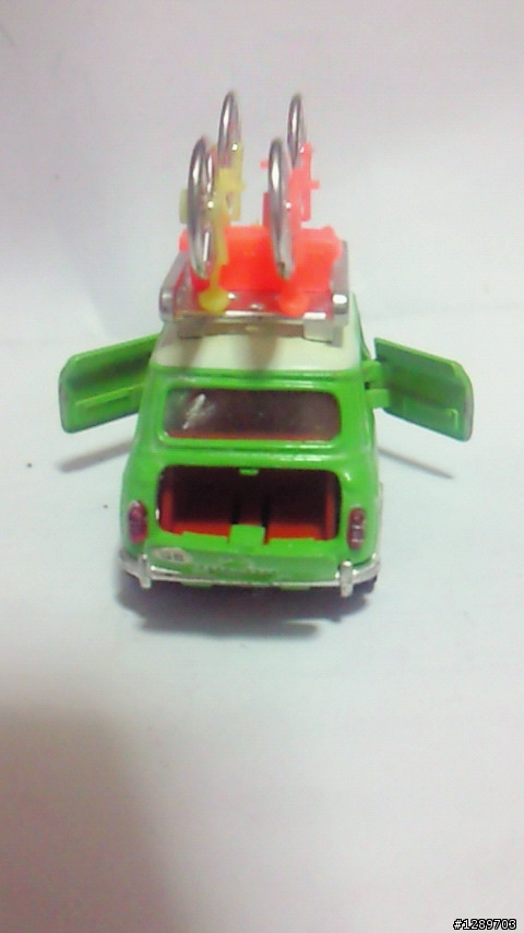 比一般大的TomY小車車(Mini奧斯汀)-老家蒐藏
