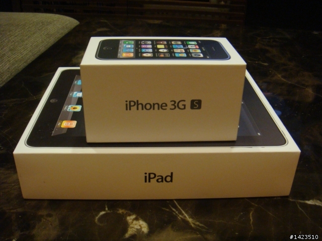 搶鮮美國帶回來的 iPad 16G 給小二女兒的新玩具